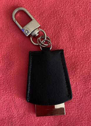 Брелок guess 2