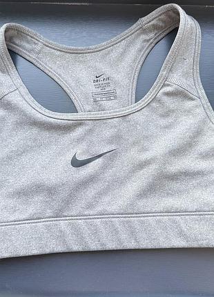 Жіночий спортивний топ nike dri-fit.