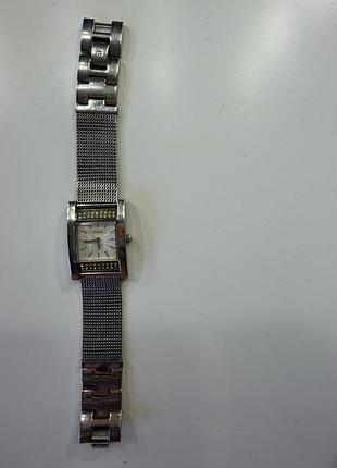Женские наручные часы guess