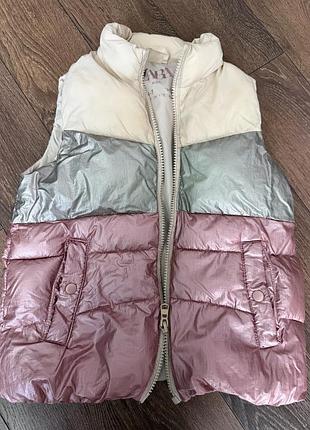 Стильна дитяча жилетка від бренду zara