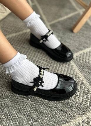 Стильные лакированные туфли для девочки