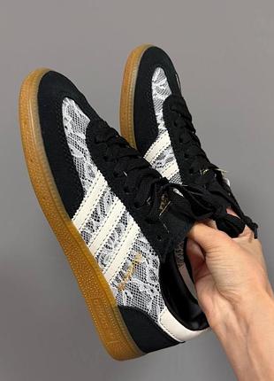 Adidas spezial
black lace / white