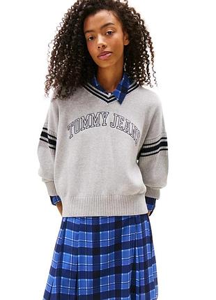 Женский свитер tommy hilfiger с логотипом