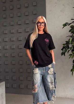 Чорна футболка з рожевою вишивкою chrome hearts