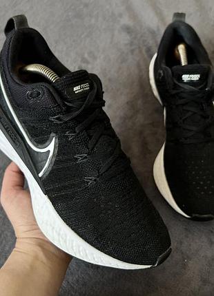 Жіночі кросівки nike react infinity flyknit. p. 39.