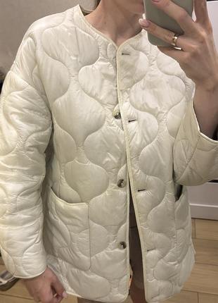 Стьобана куртка mango xs молочна