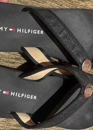 Вʼєтнамки шльопки tommy hilfiger