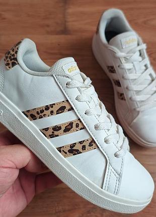 Оригинальные adidas р35 длина стельки по факту 22см
ц599грн