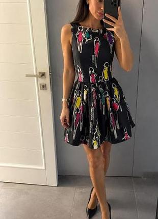 Moschino коктейльное платье на тендинтовую девушку