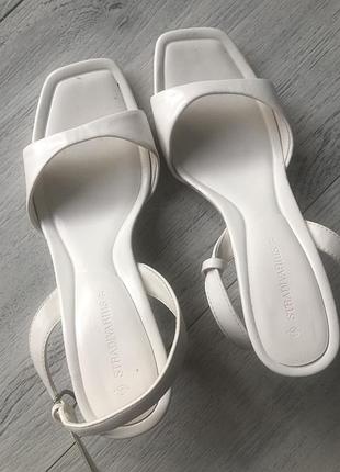 Туфлі, босоніжки stradivarius