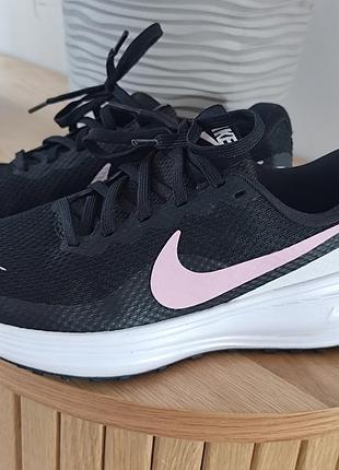 Женские кроссовки nike 
revolution 8