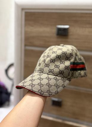 Кепка стильна