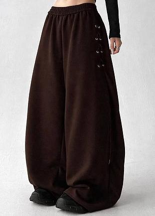 Широкие брюки oversize с функциональной шнуровкой по бокам, можно увеличить или же сменьшить объем бедер