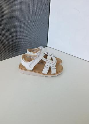 Детские кожаные босоножки clarks