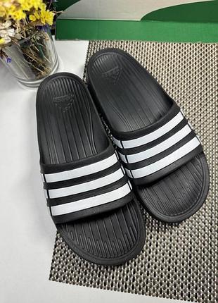 Оригінальні шльопанці adidas