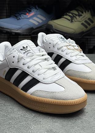 Білі шкіряні кросівки adidas samba jh6516