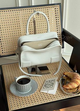 Сумка нова модель loewe прямокутна молочна з ручками