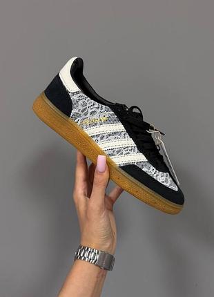 Adidas spezial
black lace / white