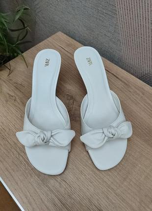 Красивые кожаные мюли zara