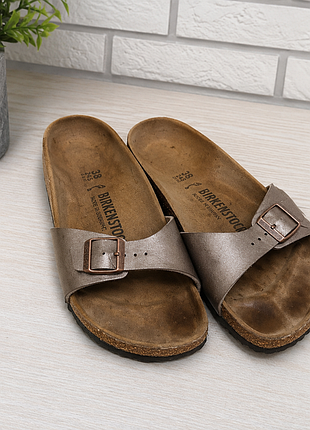 Шльопанці від бренду birkenstock