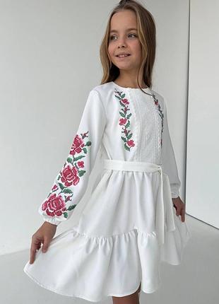 Платье с вышивкой