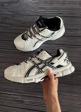 Кроссовки asics  с нюансом