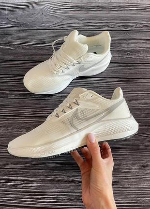Кроссовки nike  с нюансом