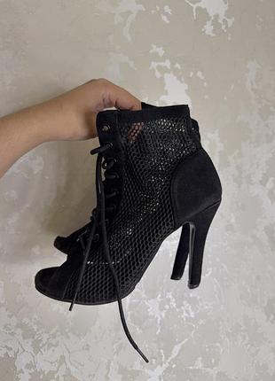 Взуття для танців heels чорного кольору розмір 37