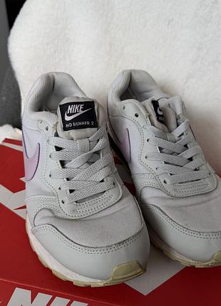 Жіночі кросівки nike, білі з ніжно-рожевим логотипом, розмір 36