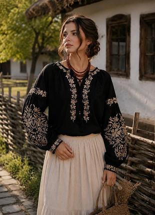 Чорна вишиванка жіноча
