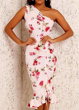 Розпродаж сукня prettylittlething міді з затяжкою