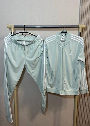 Костюм жіночий adidas  •розмір м