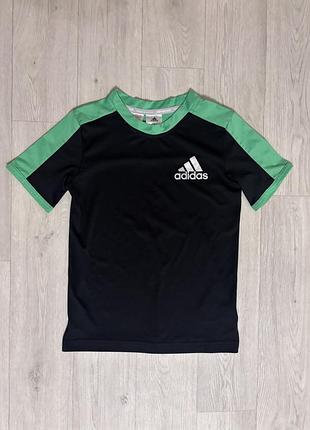 Класна спортивна футболка adidas оригінал р.122-128