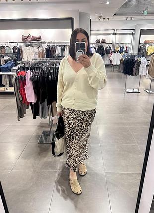 Кофтинка на ґудзиках спереду та позаду zara