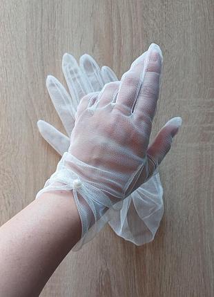 Белые прозрачные перчатки