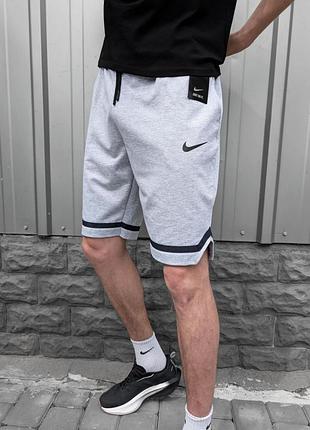 Чоловічі шорти nike