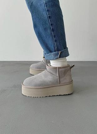 Серые замшевые угги ugg classic ultra mini platform xl grey х угг ультра мини