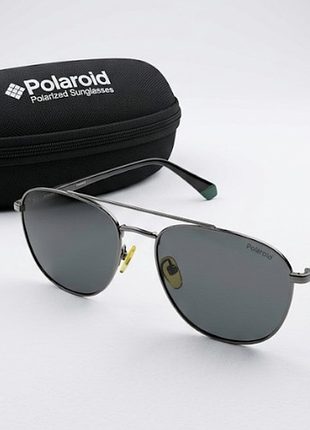 Солнцезащитные очки polaroid pld 2106/g/s v81m9 polarized
в классическом стиле «навигатор / авиатор» с поляризационными линзами. защита: 100% uv400