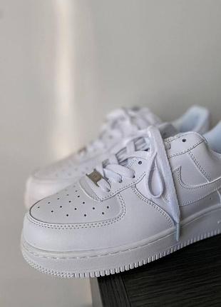 Білі шкіряні кросівки найк ейр форс унісекс nike air force 1 classic white low 46