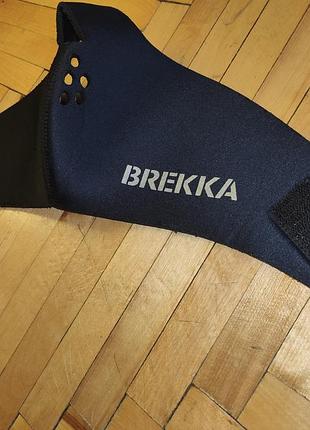 Спорт фирменная неопреновая спортивная маска бренда brekka, предназначенная для защиты лица от холода и ветра.