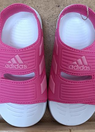 Детские сандалии adidas altaswim 2.0 розового и белого цветов с застежками-липучками