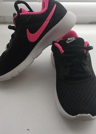 Кросівки для дівчинки nike