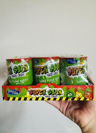 Упаковка (12 бочок) кислих льодяників super sour hard candy, цукерки запаковані у мініатюрні пластикові бочки, які можна використовувати як копілки.