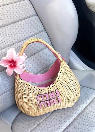 Сумка     miu miu wicker bag pink плетена