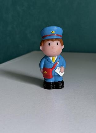 Іграшка фігурка листоноші з серії іграшок elc happyland