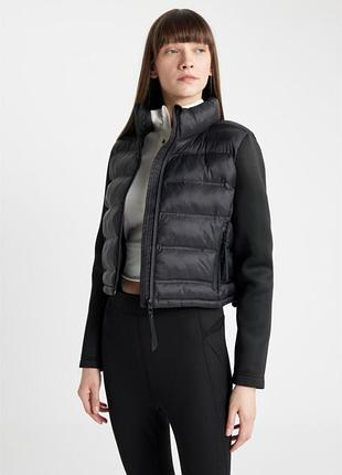 Куртка в чорному кольорі zara