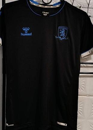 Спортивная футболка фирмы hummel  быстросохнущая,дышащая.