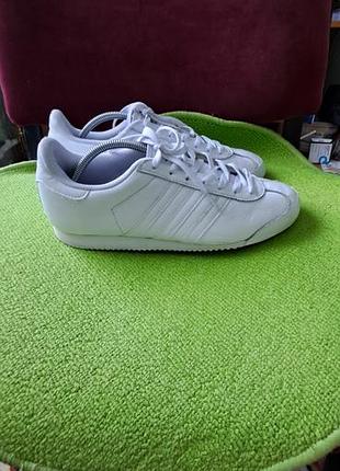Кросівки adidas 43,5р шкіра