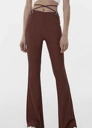 Шоколадные брюки клеш bershka