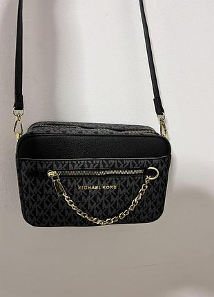Продам жіночу сумочку! нова.. з бірк…в середині кішенька на молніі